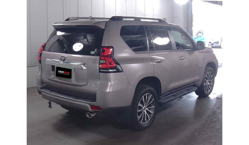 2018 Toyota Land Cruiser Prado image-2