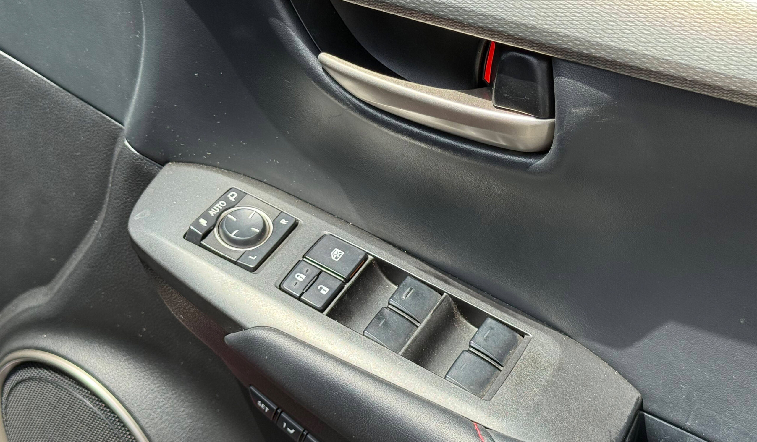 2015 Lexus Nx300h image-10