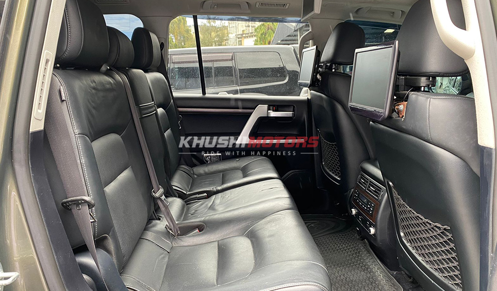 2017 Toyota Land Cruiser image-3
