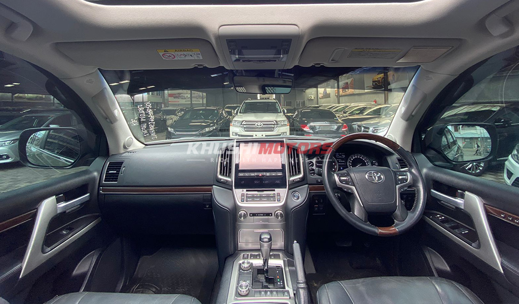 2017 Toyota Land Cruiser image-6