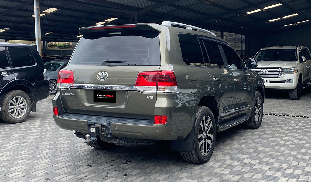 2017 Toyota Land Cruiser image-7