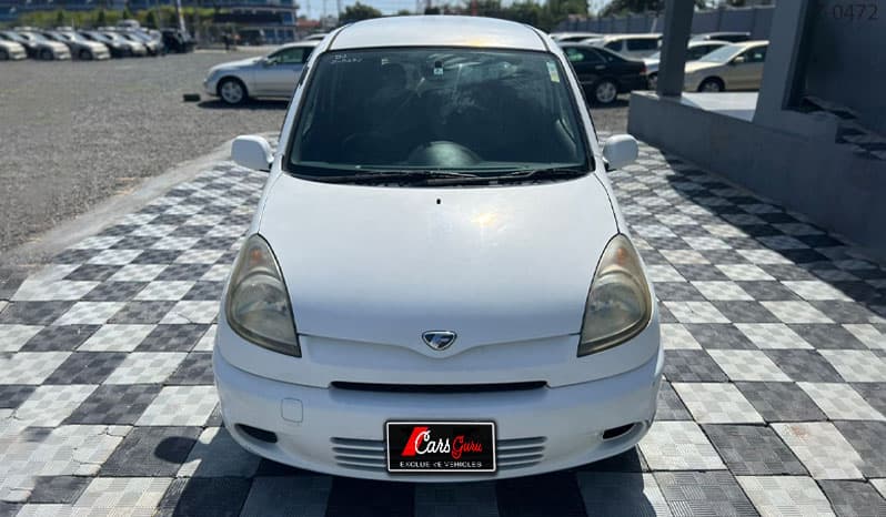 2002 Toyota Funcargo image-1