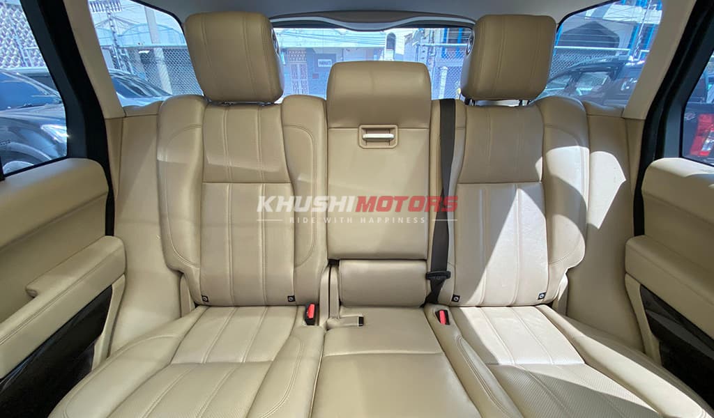 2014 Land Rover Range Rover Vogue image-2
