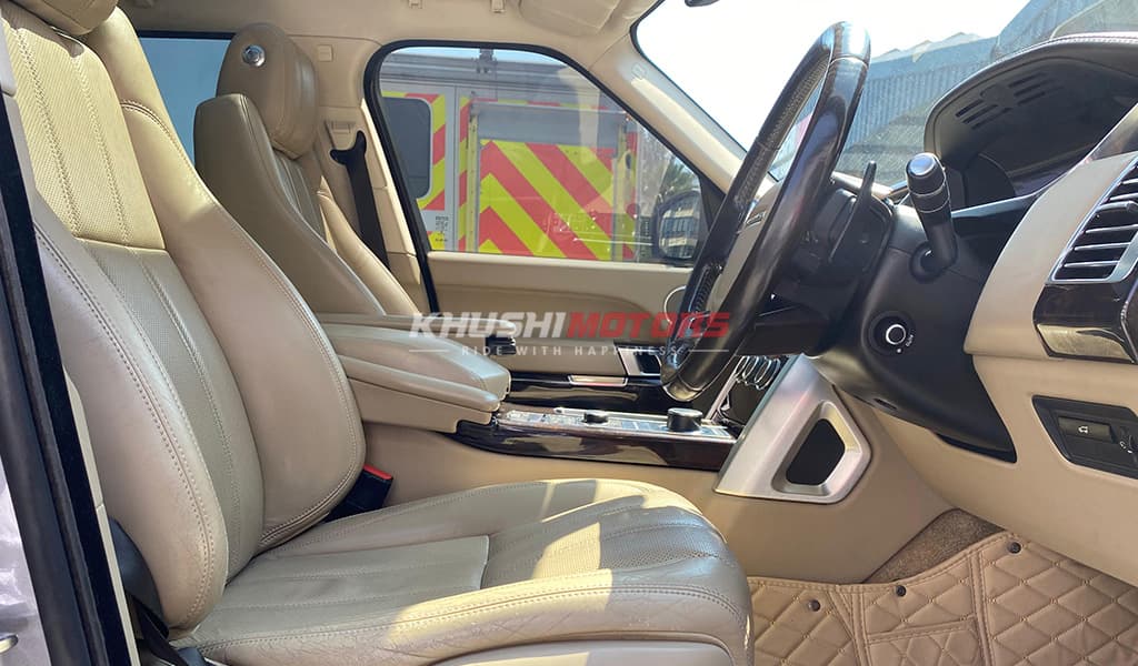 2014 Land Rover Range Rover Vogue image-4