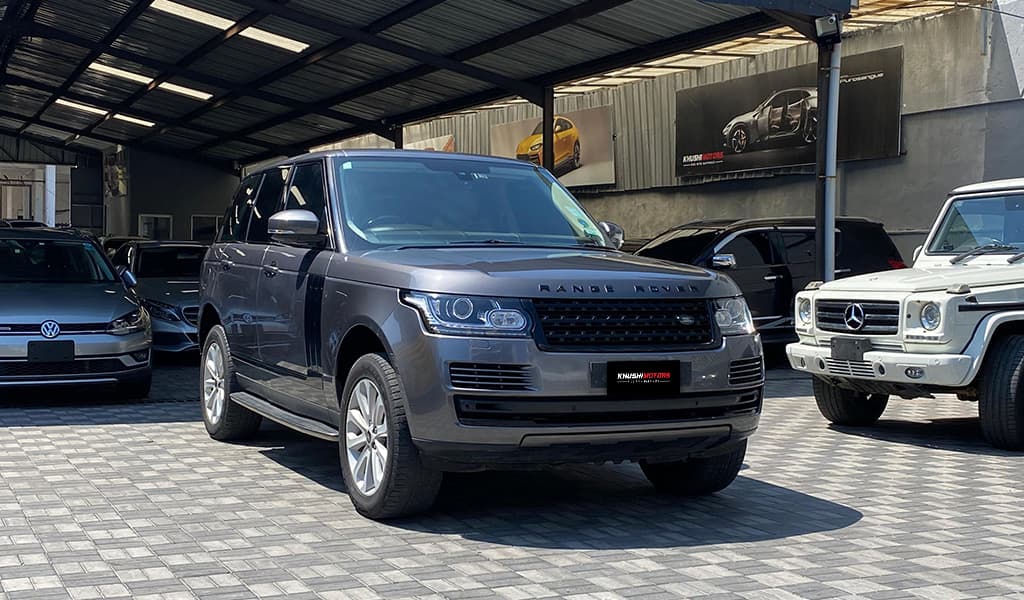 2014 Land Rover Range Rover Vogue image-10