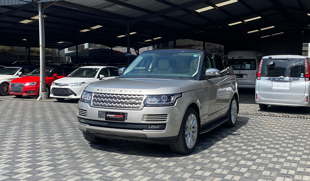 2017 Land Rover Range Rover Vogue image-3