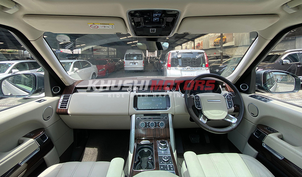 2017 Land Rover Range Rover Vogue image-7