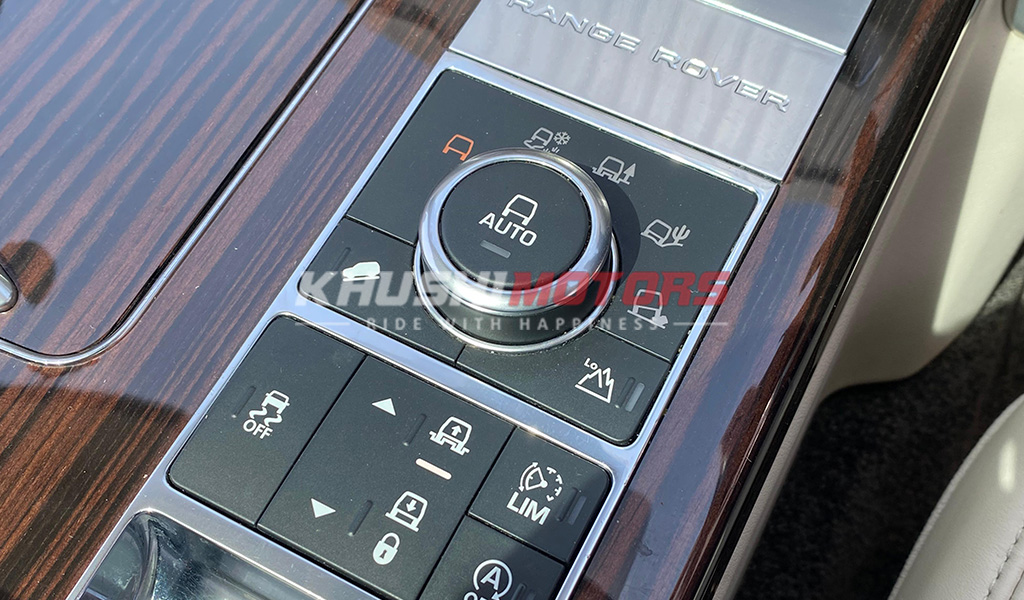 2017 Land Rover Range Rover Vogue image-9