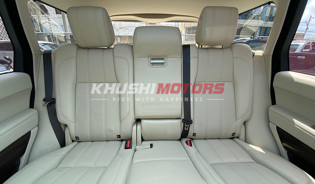 2017 Land Rover Range Rover Vogue image-10