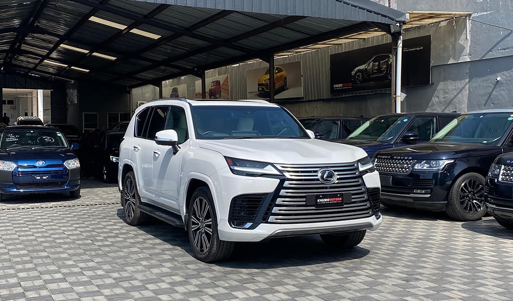 2023 Lexus Lx500d image-1