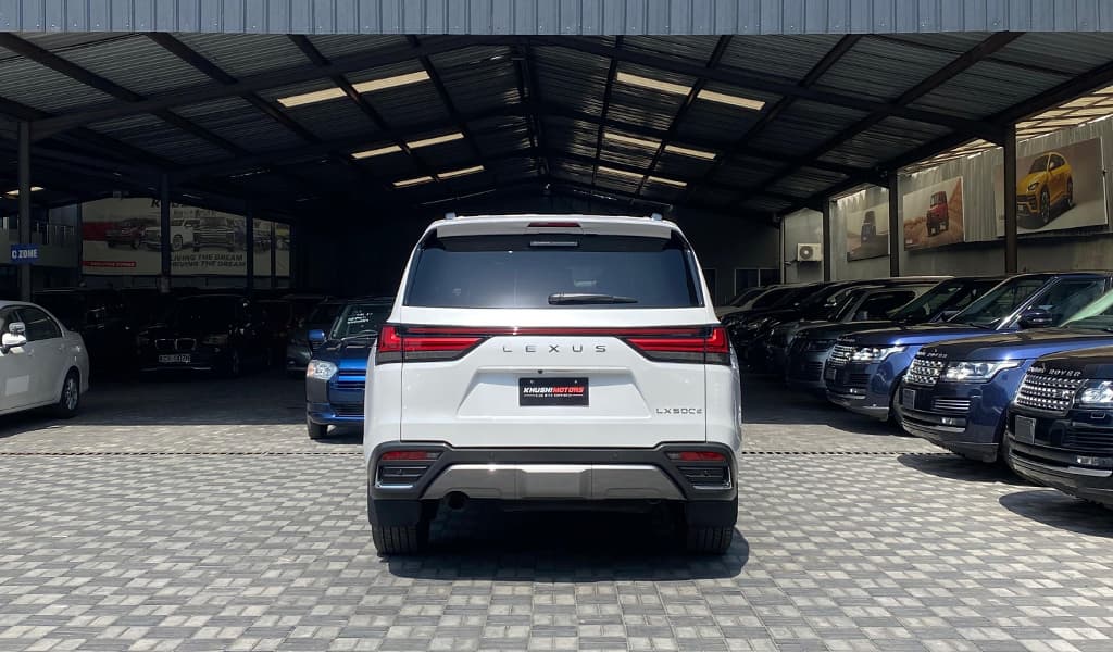 2023 Lexus Lx500d image-12