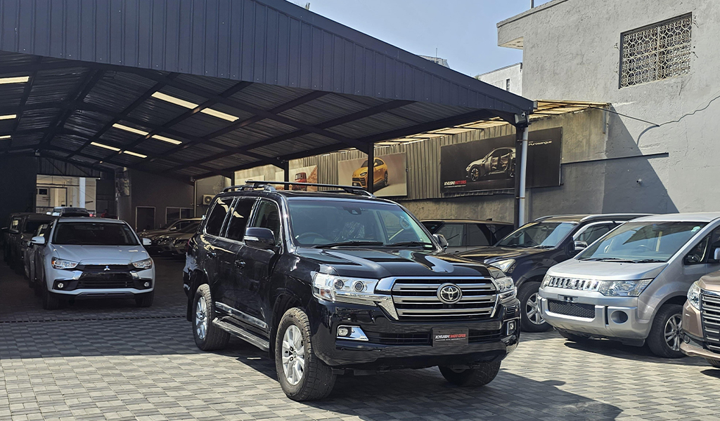 2017 Toyota Land Cruiser Sahara image-1