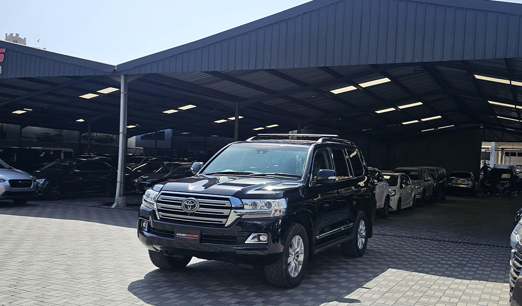 2017 Toyota Land Cruiser Sahara image-3