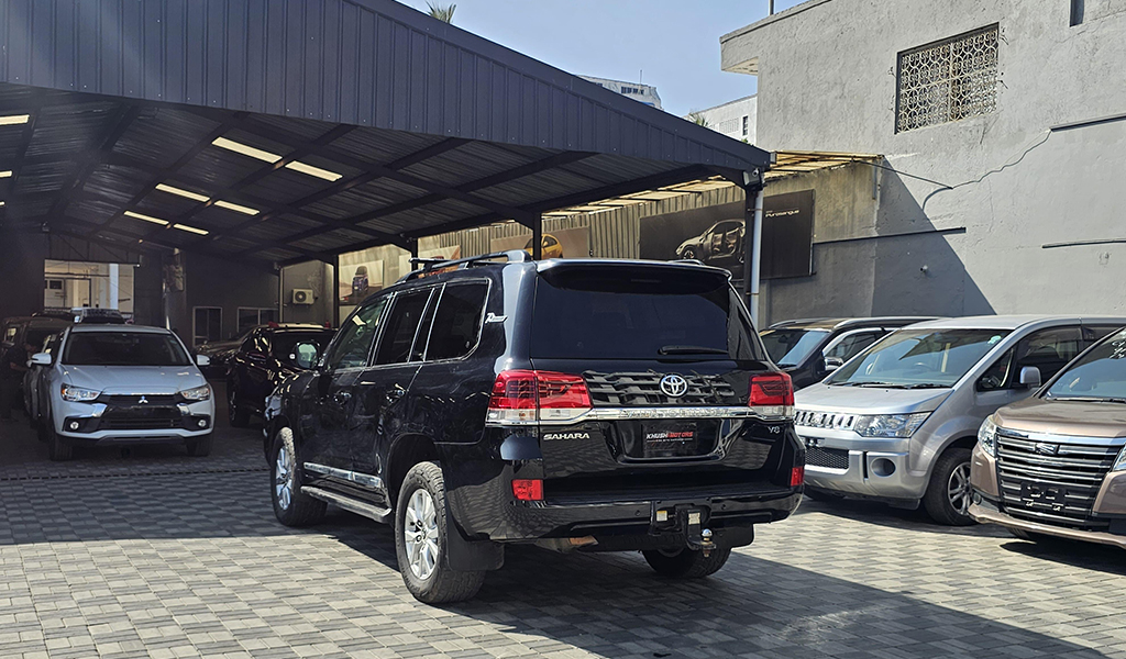 2017 Toyota Land Cruiser Sahara image-4