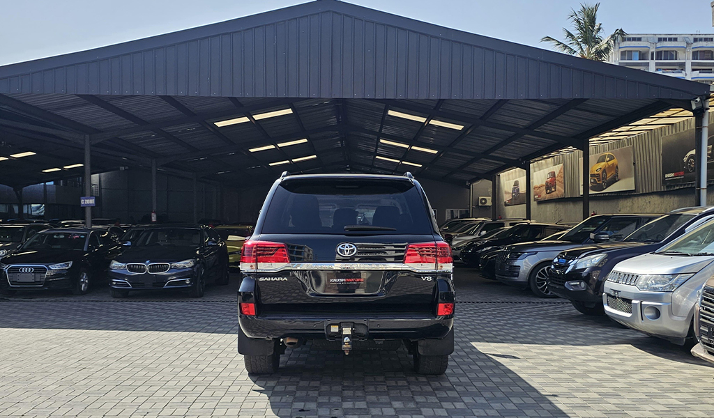 2017 Toyota Land Cruiser Sahara image-5