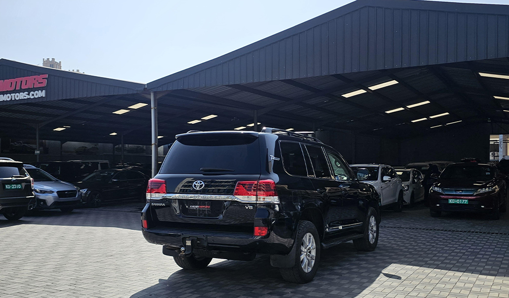 2017 Toyota Land Cruiser Sahara image-6