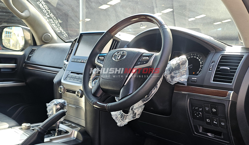 2017 Toyota Land Cruiser Sahara image-7