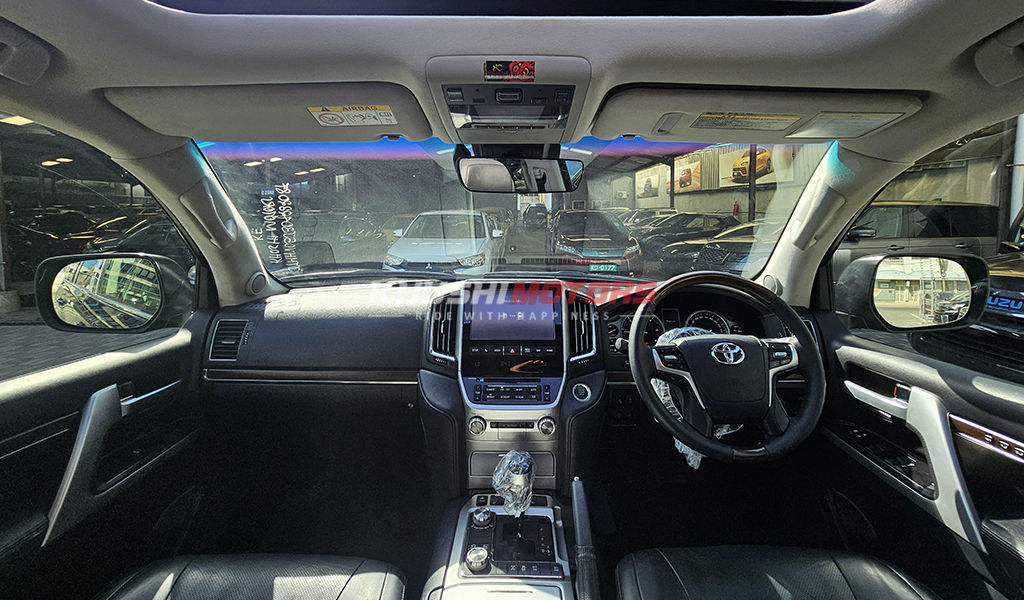 2017 Toyota Land Cruiser Sahara image-8