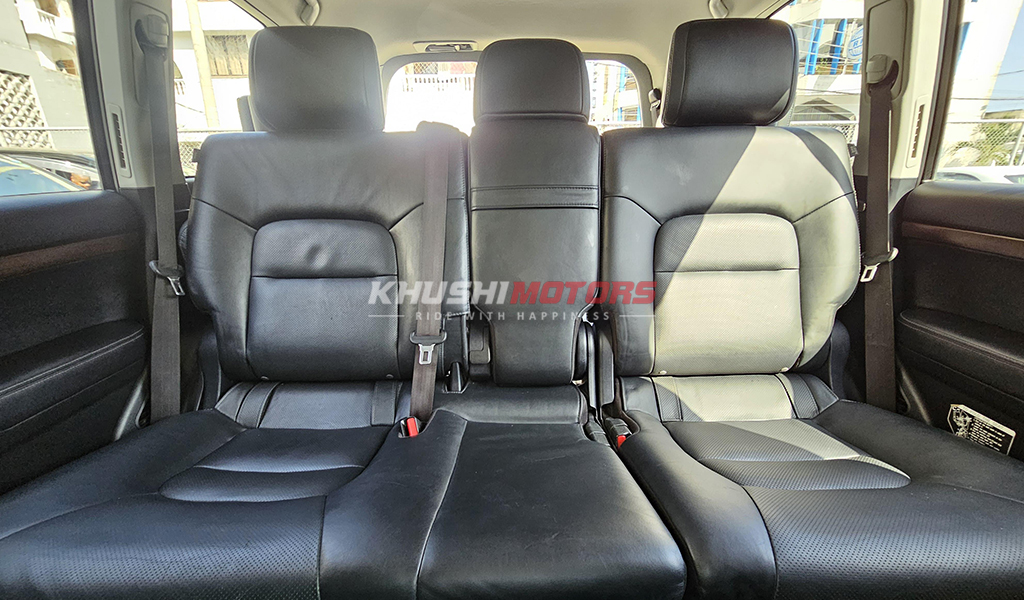 2017 Toyota Land Cruiser Sahara image-12
