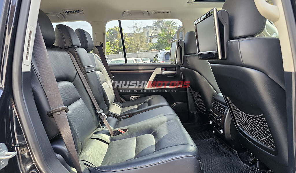 2017 Toyota Land Cruiser Sahara image-13