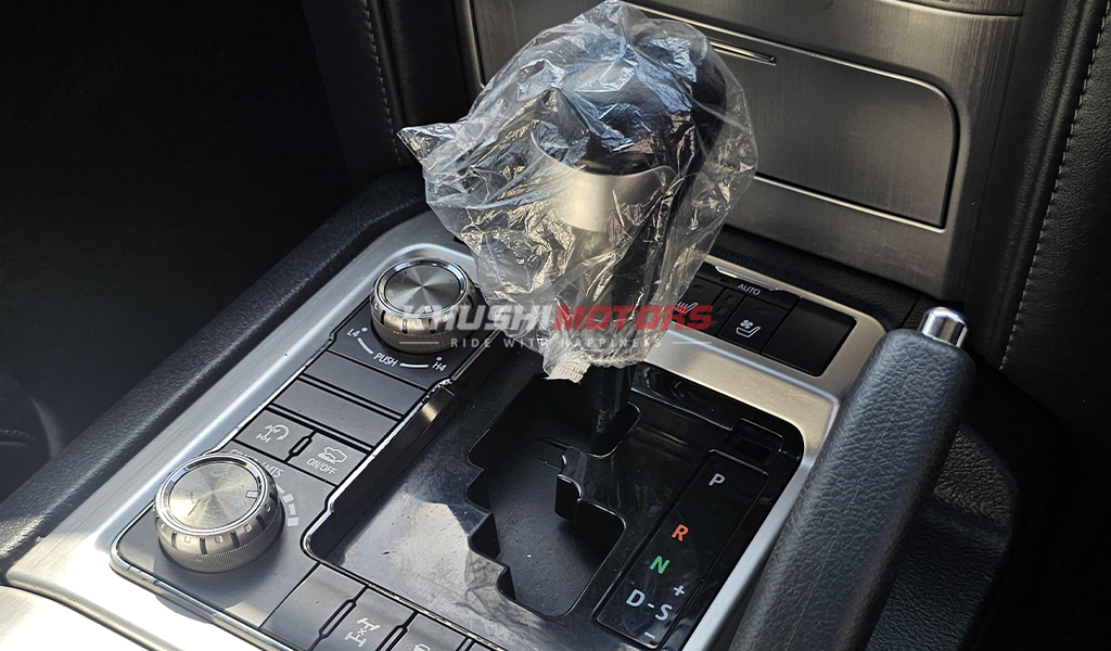 2017 Toyota Land Cruiser Sahara image-14