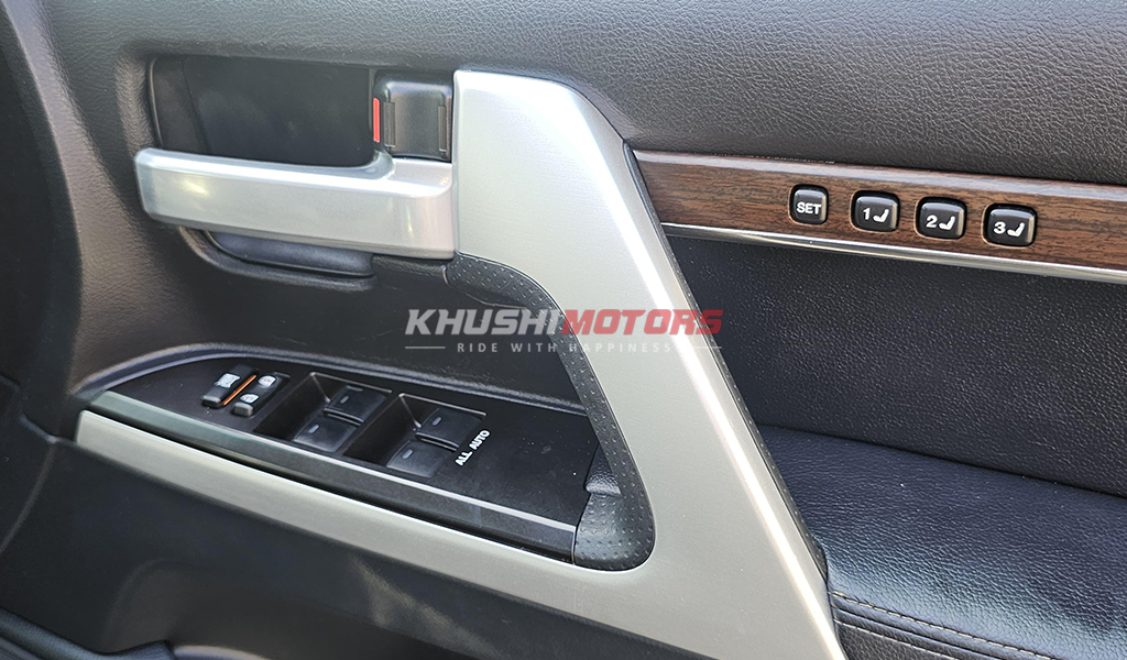 2017 Toyota Land Cruiser Sahara image-15