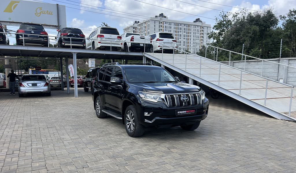 2022 Toyota Land Cruiser Prado image-1