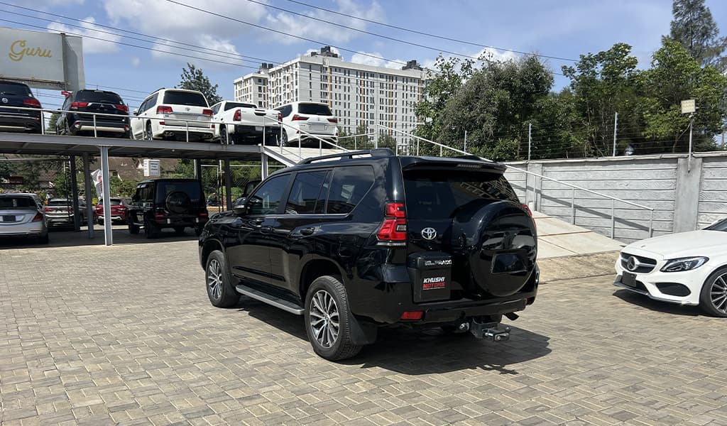2022 Toyota Land Cruiser Prado image-4