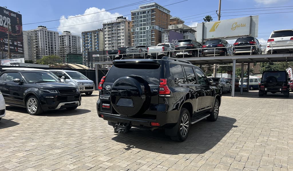2022 Toyota Land Cruiser Prado image-6