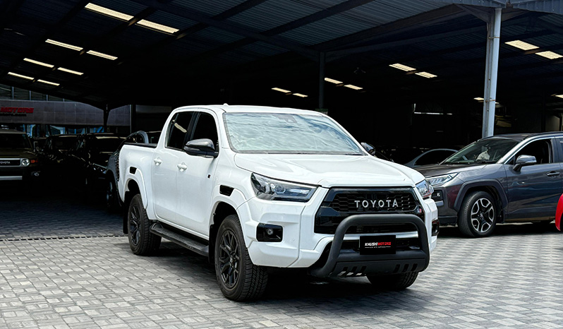 2023 Toyota Hilux image-1