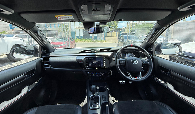 2023 Toyota Hilux image-8