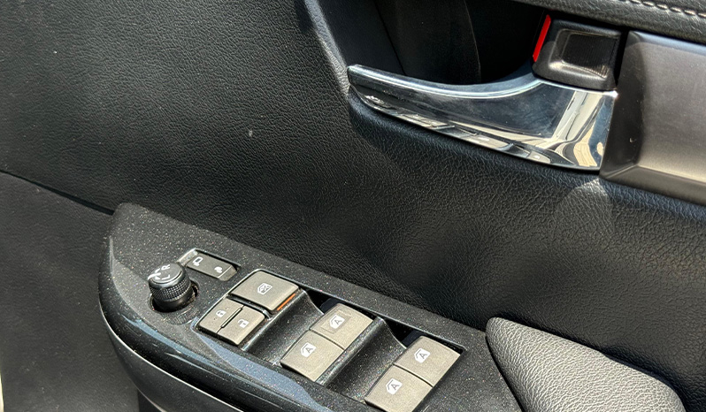 2023 Toyota Hilux image-12