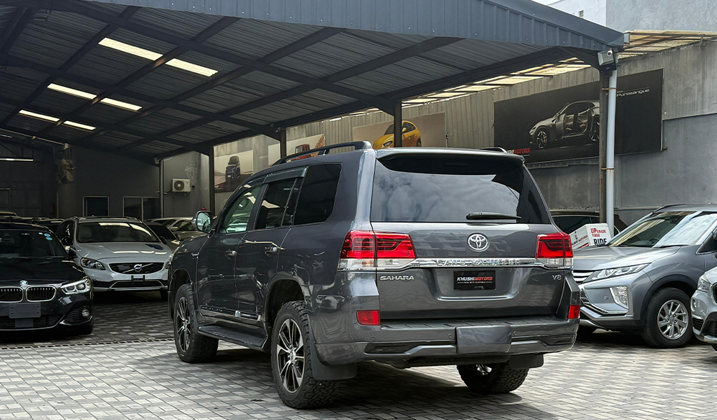 2015 Toyota Land Cruiser image-4