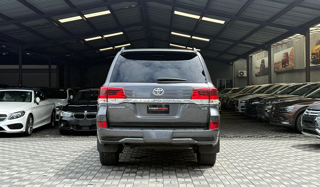 2015 Toyota Land Cruiser image-5