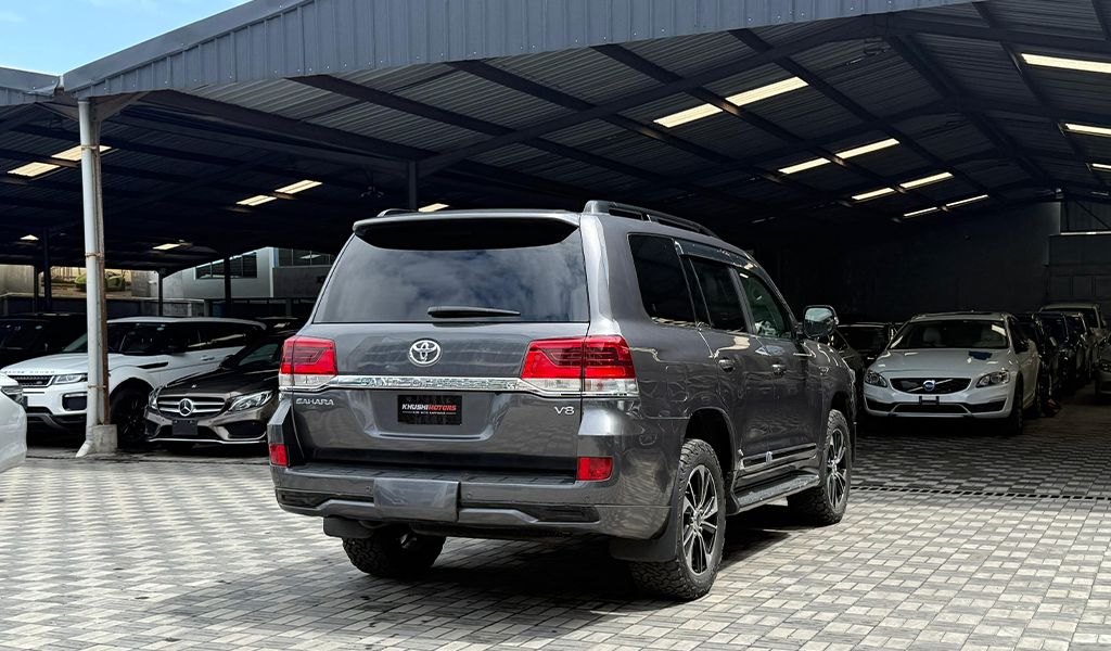 2015 Toyota Land Cruiser image-6