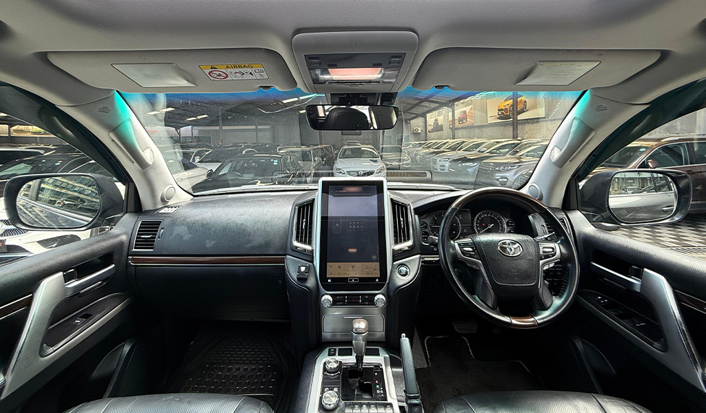 2015 Toyota Land Cruiser image-8