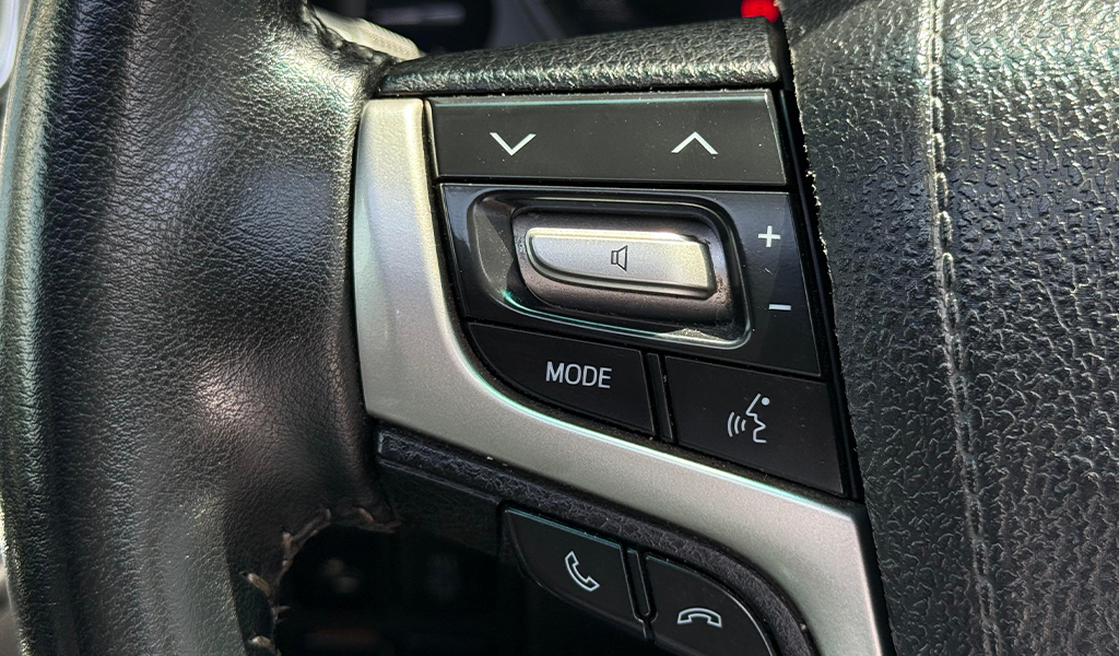 2015 Toyota Land Cruiser image-9