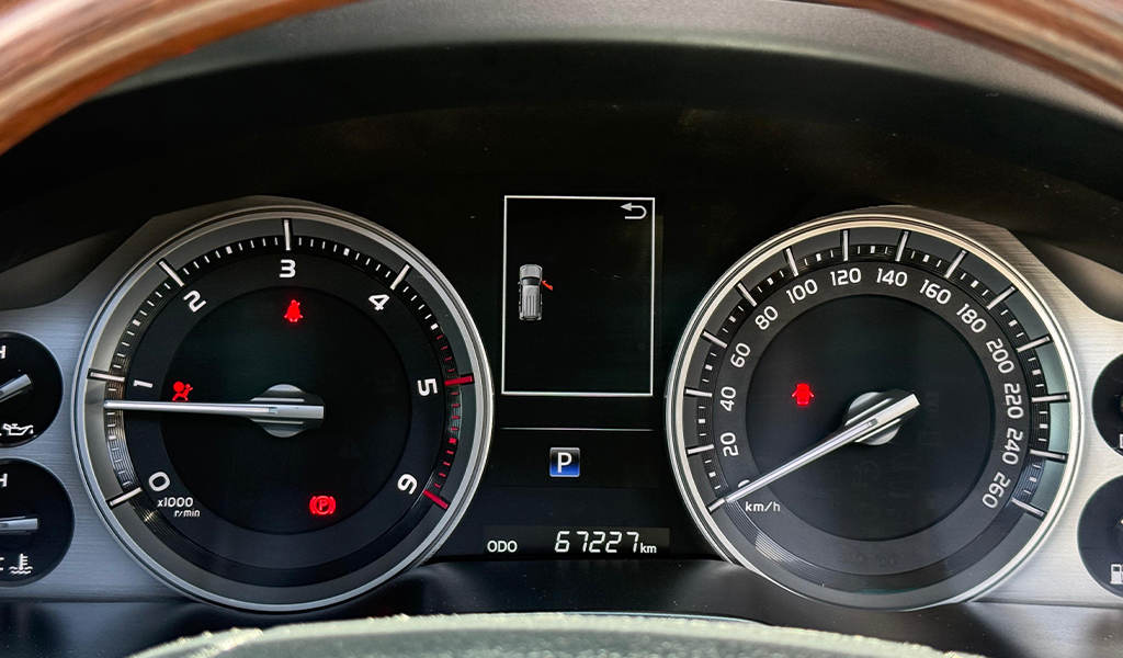 2015 Toyota Land Cruiser image-10
