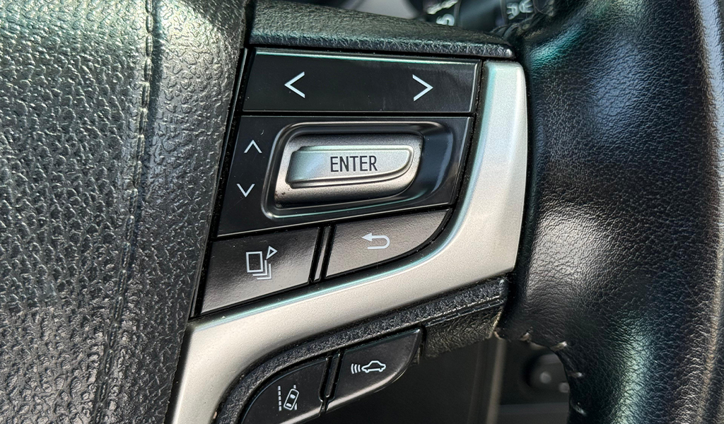 2015 Toyota Land Cruiser image-11