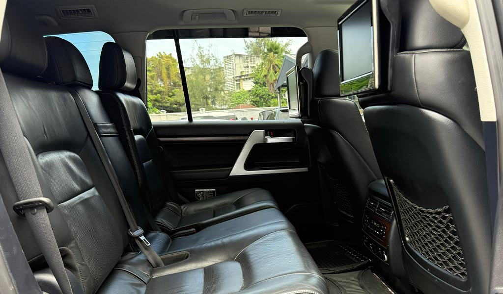 2015 Toyota Land Cruiser image-13
