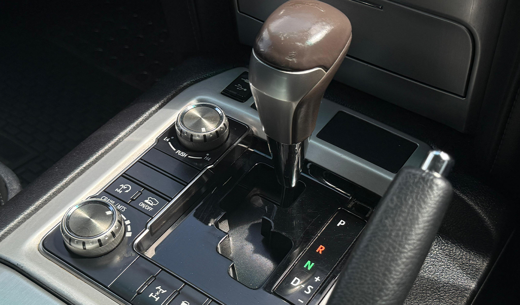 2015 Toyota Land Cruiser image-14