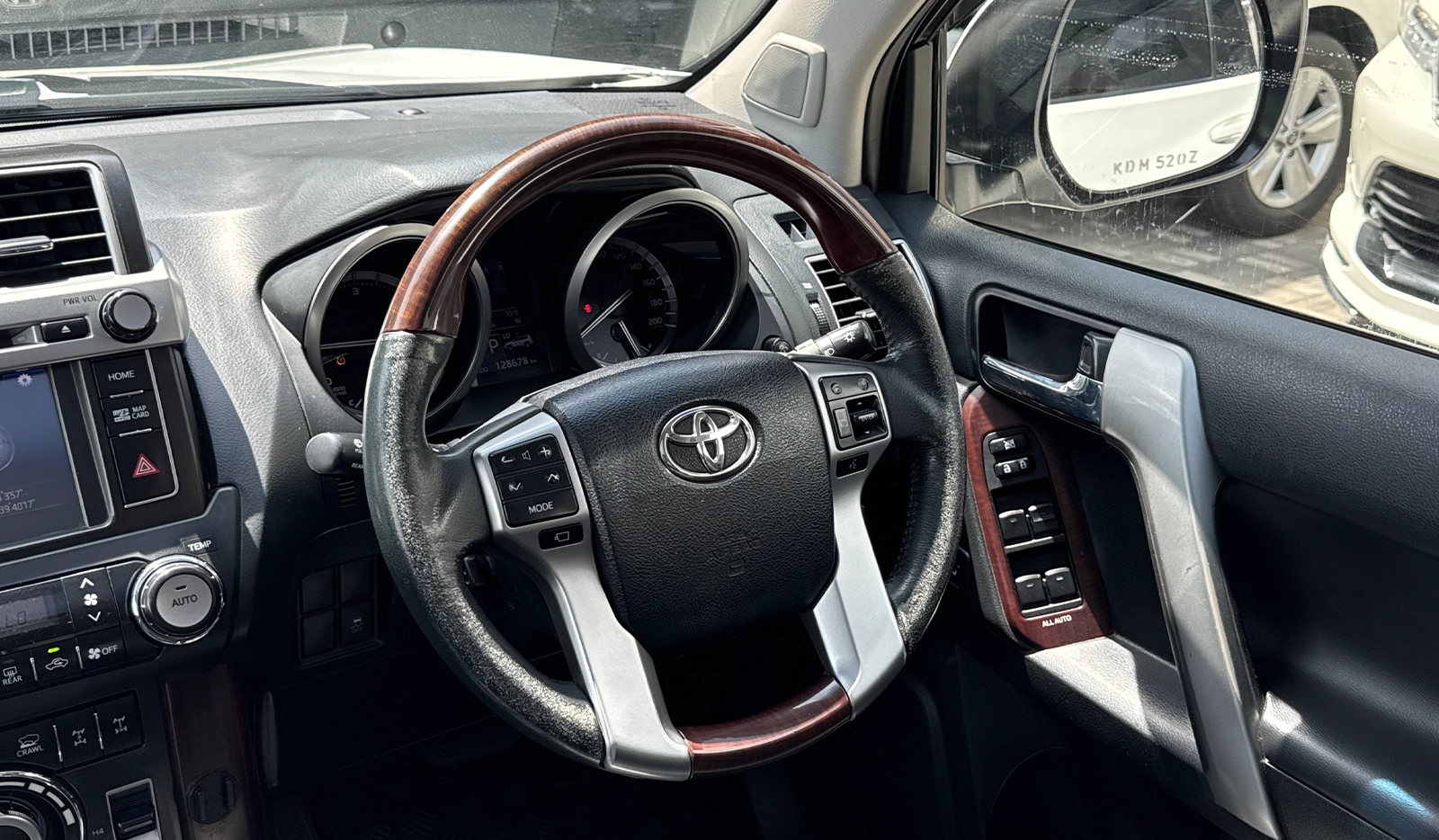 2016 Toyota Land Cruiser Prado image-9