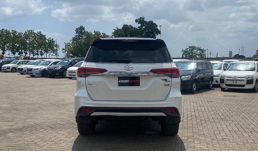 2017 Toyota Fortuner image-4
