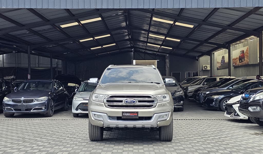 2017 Ford Everest image-2
