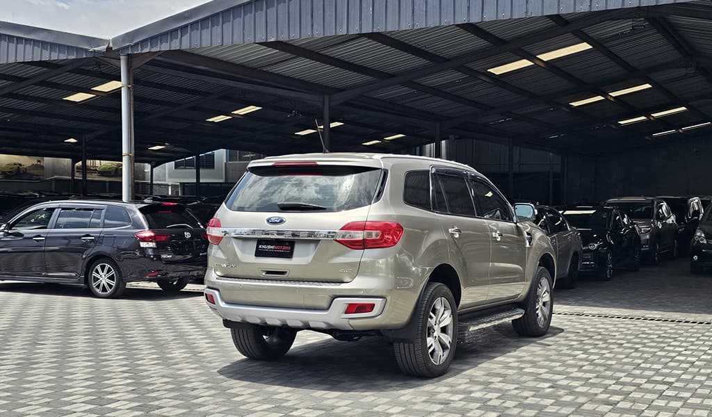 2017 Ford Everest image-6