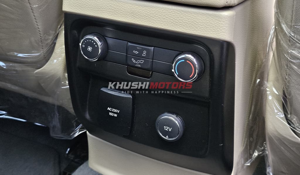 2017 Ford Everest image-11