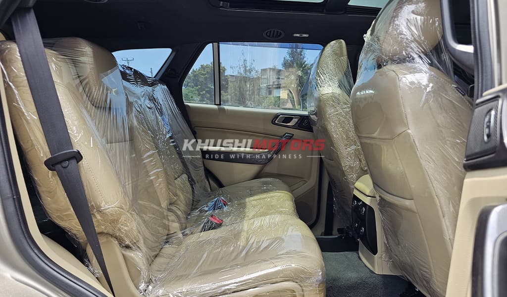 2017 Ford Everest image-22