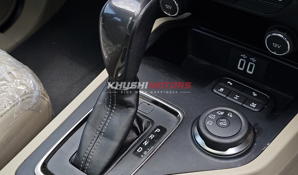 2017 Ford Everest image-23