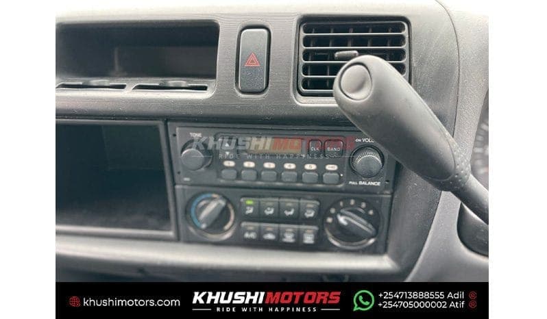 2013 Mazda Bongo image-6