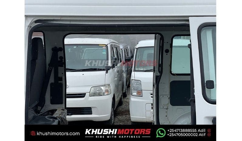 2013 Mazda Bongo image-10